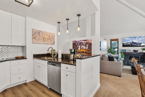 Condo | Private kitchen | Fridge, microwave, oven, stovetop