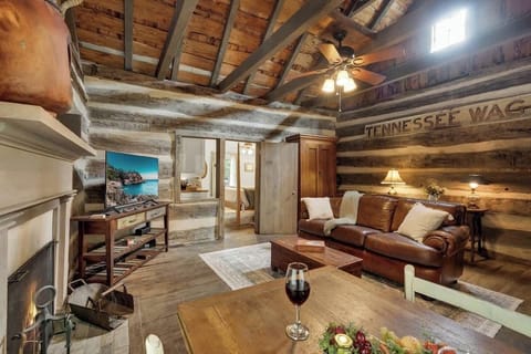 Cabin, 1 Queen Bed, Patio, Garden View (217 Mistletoe St) | Living area