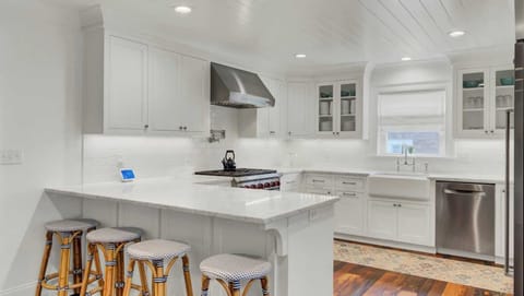 Villa (5 Bedrooms) | Private kitchen | Fridge, microwave, oven, stovetop