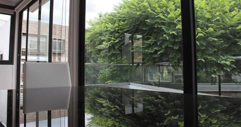 Double Room, 1 King Bed, Non Smoking, Tower | Living area