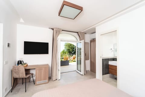 Superior Double Room, Sea View | In-room safe, desk, blackout drapes, free WiFi