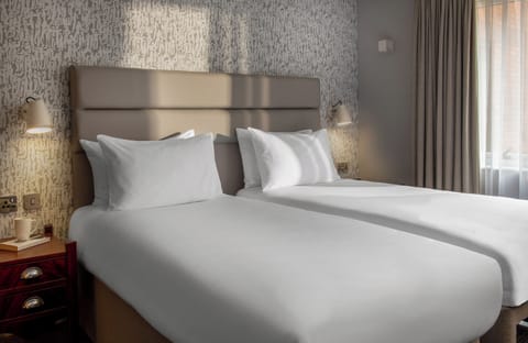 Twin Room, 2 Twin Beds | Premium bedding, desk, laptop workspace, blackout drapes