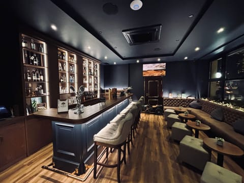 Cocktail bar