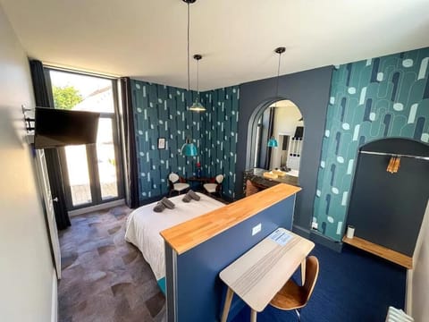 Ch1 Affaires, 1 double bed, courtyard view | Individually furnished, desk, laptop workspace, soundproofing