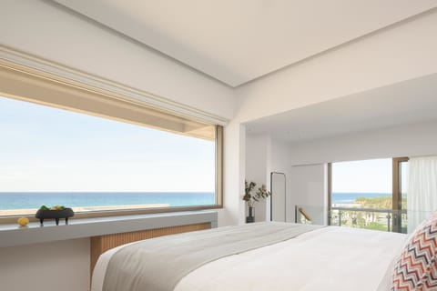 Honeymoon Sea View Room | Hypo-allergenic bedding, in-room safe, soundproofing, free WiFi