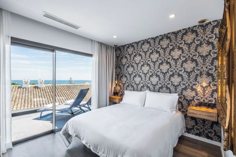 Superior Double Room, 1 King Bed, Terrace, Sea View | Premium bedding, in-room safe, blackout drapes, soundproofing