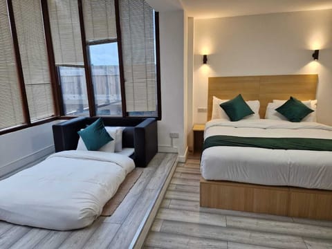 Family Room | Desk, laptop workspace, iron/ironing board, free WiFi