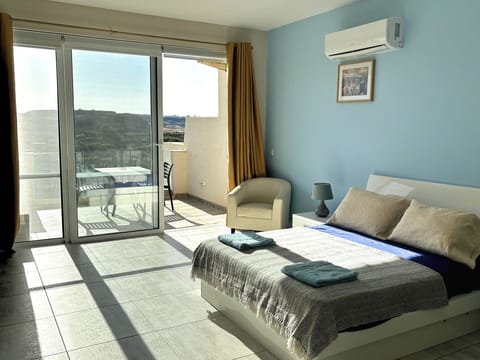Deluxe Double Room, Sea View | Individually decorated, individually furnished, desk, laptop workspace