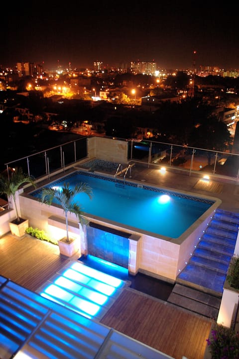 Outdoor pool, open 9 AM to 10:00 PM, sun loungers