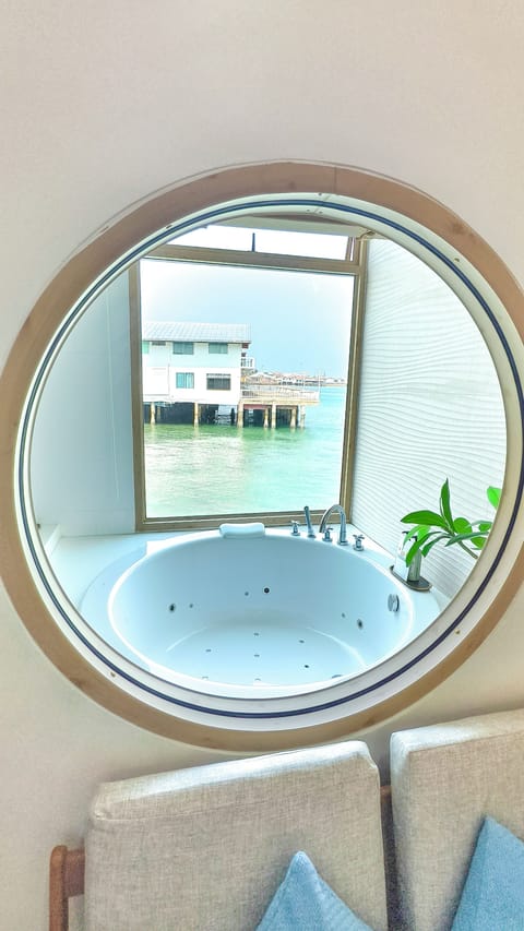 Honeymoon Room | Premium bedding, minibar (free items), WiFi (free), bed sheets