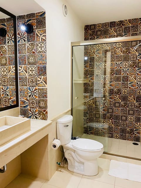 Basic Room | Bathroom | Soap, shampoo, toilet paper