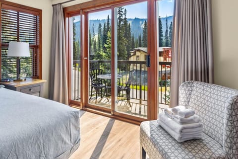 Townhome, 2 Bedrooms | 2 bedrooms, iron/ironing board, WiFi (free)
