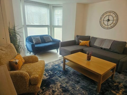 Comfort Apartment, 2 Bedrooms, Sea View | Living area