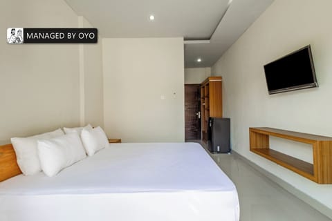 Deluxe Double Room | Desk, laptop workspace, blackout drapes, free WiFi