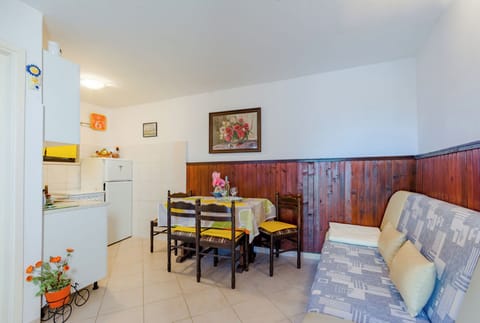 Apartment (One-Bedroom Apartment with Terrace (A) | Dining room