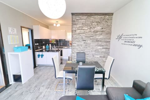 Apartment (Two Bedroom Apartment with Terrace an) | Dining room