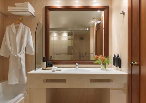 Executive Suite | Bathroom | Hair dryer, bathrobes, slippers, towels