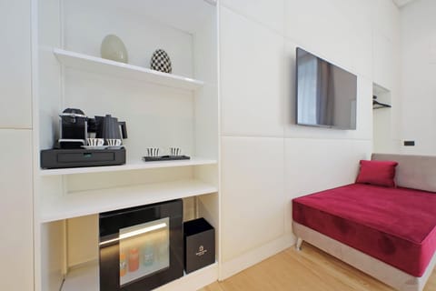 Deluxe Suite, City View | Free minibar, in-room safe, individually furnished, blackout drapes