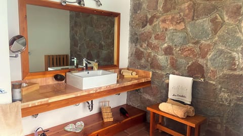 Bungalow, Garden View | Bathroom | Separate tub and shower, free toiletries, towels, soap