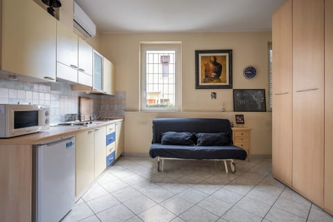 Apartment | Living area | 35-inch TV with digital channels