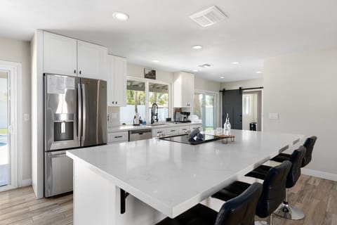 House, Pool View | Private kitchen | Fridge, microwave, oven, dishwasher