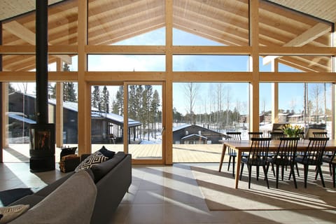 Villa, 5 Bedrooms, Partial Lake View | Living area