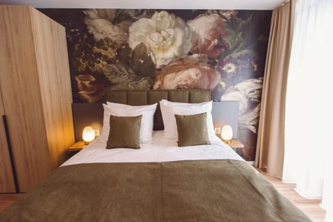 Comfort Double Room | In-room safe, free WiFi, bed sheets