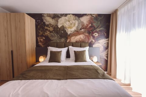 Comfort Double Room | In-room safe, free WiFi, bed sheets