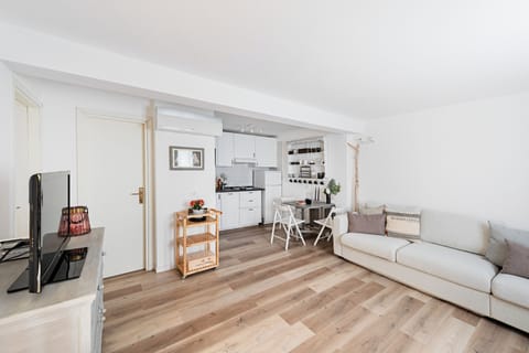 Apartment | Living area | TV