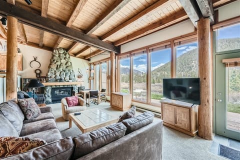 Condo, 3 Bedrooms | Living area | Smart TV