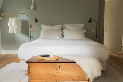 Desk, laptop workspace, blackout drapes, free WiFi