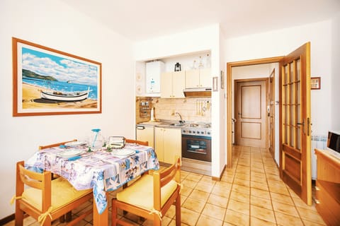Apartment, Sea View | In-room dining