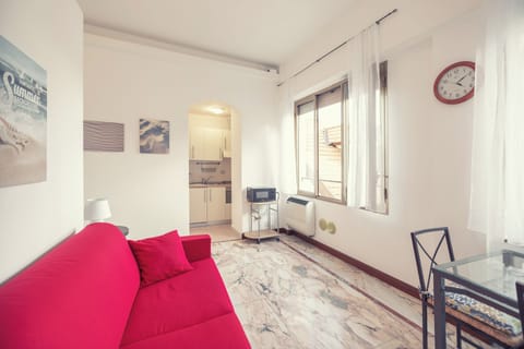 Apartment | Living area | Flat-screen TV