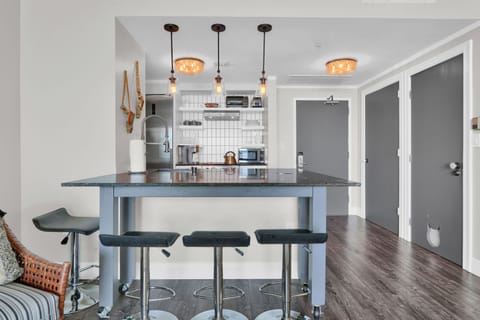 Comfort Condo, 1 King Bed with Sofa bed, Kitchen | Private kitchen