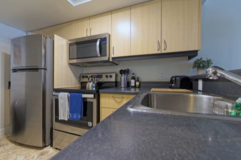 Comfort Apartment, 1 Queen Bed with Sofa bed, Kitchen | Private kitchen