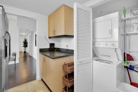 Comfort Condo, 2 Bedrooms, Balcony, Ocean View | Laundry