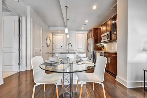 Luxury Apartment, 1 Bedroom | In-room dining