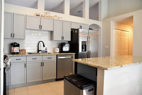 Family House, 3 Bedrooms, Private Pool | Private kitchen