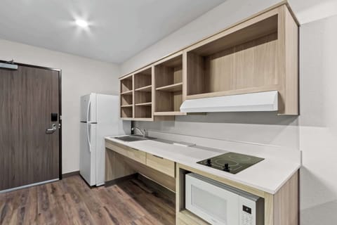 Desk, laptop workspace, free WiFi, bed sheets