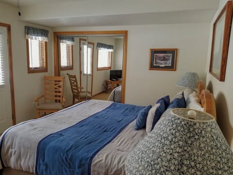 Condo, Multiple Beds, Jetted Tub, Mountain View (C03) | 3 bedrooms, individually decorated, individually furnished, bed sheets