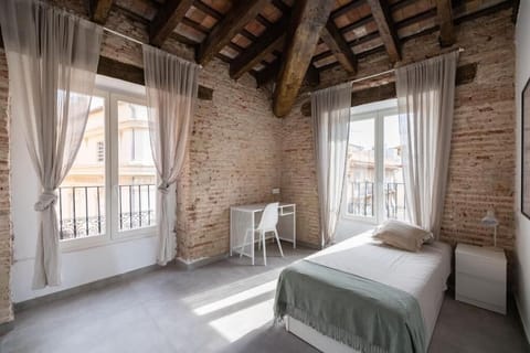 Superior Single Room, City View | Desk, soundproofing, free WiFi
