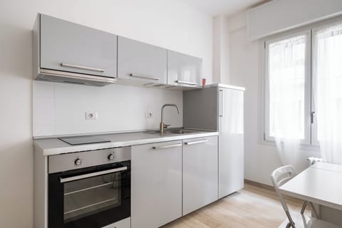 Apartment | Private kitchen | Electric kettle, freezer, dining tables
