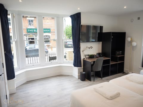 Family Triple Room | Egyptian cotton sheets, premium bedding, in-room safe, desk