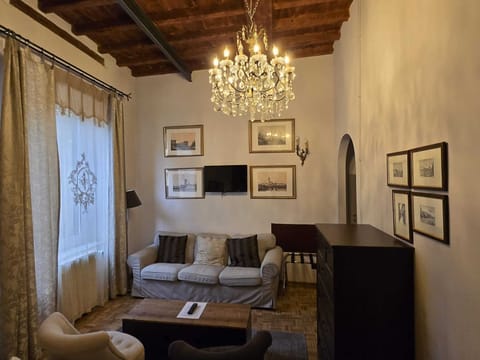 Superior Room (King) | In-room safe, soundproofing, iron/ironing board (on request)