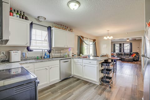 House (3 Bedrooms) | Interior