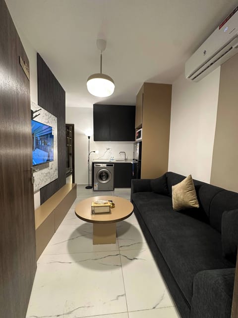 Apartment, 1 Bedroom, Accessible, Smoking | Living area
