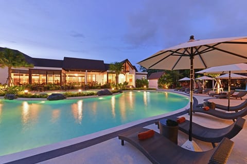 2 outdoor pools