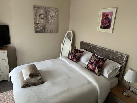 Apartment | 3 bedrooms, iron/ironing board, free WiFi, bed sheets