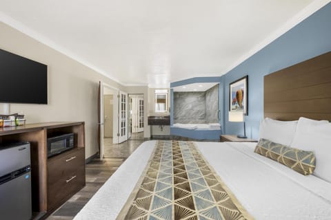 Suite, 1 King Bed with Sofa bed, Non Smoking, Jetted Tub (with Sofabed) | Pillowtop beds, individually decorated, individually furnished, desk