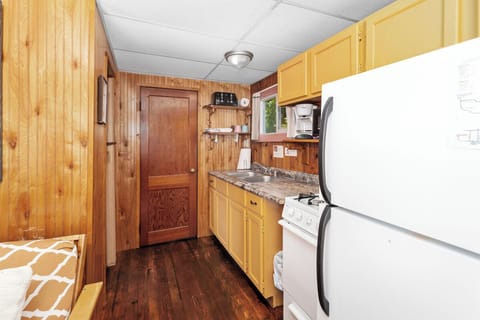 Standard Cabin, Patio | Private kitchen | Fridge, microwave, oven, stovetop
